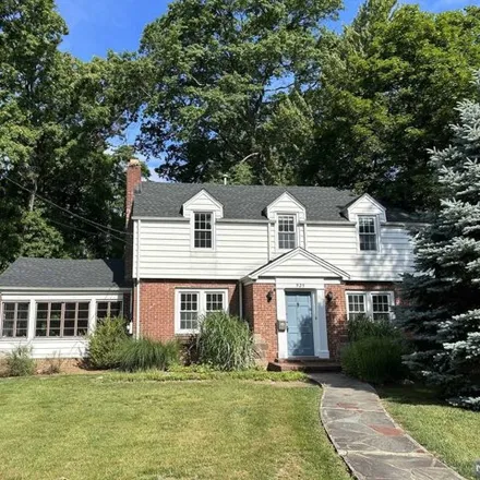 Rent this 3 bed house on 615 Summit Avenue in Oradell, Bergen County