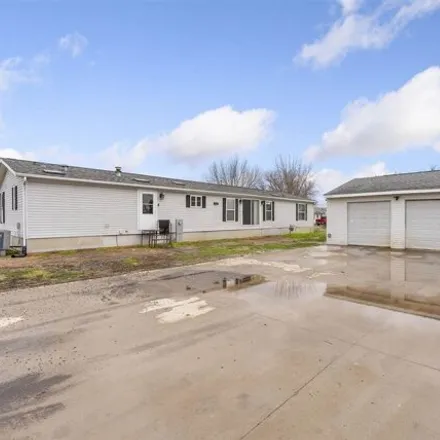 Buy this 3 bed house on 2203 Melvin Avenue in Burlington, IA 52601