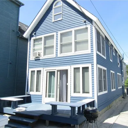 Rent this 4 bed house on 791 East Broadway in Silver Beach, Milford