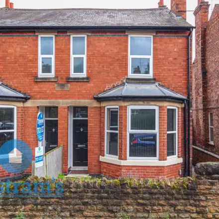 Rent this 4 bed duplex on 55 Peveril Road in Beeston, NG9 2HY