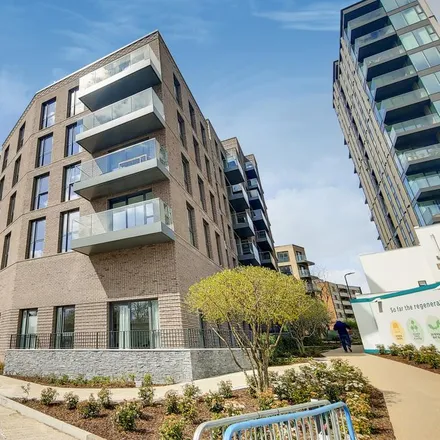 Rent this 3 bed apartment on Mulberry Apartments in 1-40 Coster Avenue, London