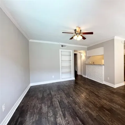 Image 5 - 201 Emerson St Apt 5, Houston, Texas, 77006 - Apartment for rent