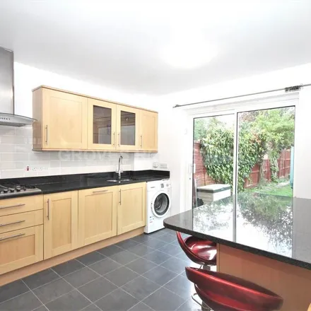 Image 2 - St. Mary's Court, Chestnut Grove, London, KT3 3HN, United Kingdom - Townhouse for rent