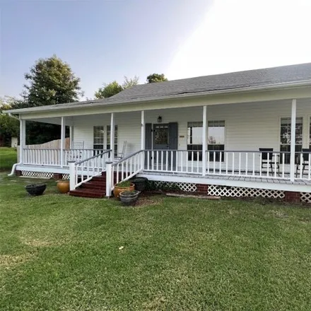 Rent this 2 bed house on 2382 Lake View Road in Guthrie, OK 73044
