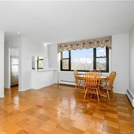 Image 4 - 25 Stewart Place, Village/Mount Kisco, NY 10549, USA - Apartment for sale