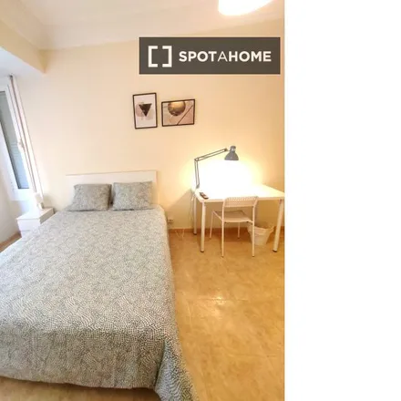 Rent this 5 bed room on Calle Vasconia in 5, 50006 Zaragoza