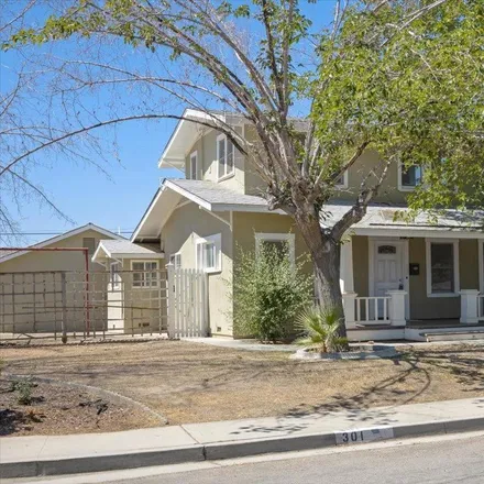 Buy this 4 bed house on 1018 Standard Street in Taft, Kern County