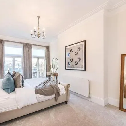 Rent this 3 bed apartment on Radnor House in 19 Radnor Place, London