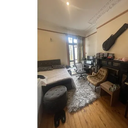 Rent this 8 bed townhouse on 62 Ninian Road in Cardiff, CF23 5EJ
