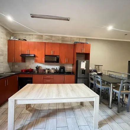Image 4 - Martin Close, Johannesburg Ward 32, Sandton, 2054, South Africa - Townhouse for rent