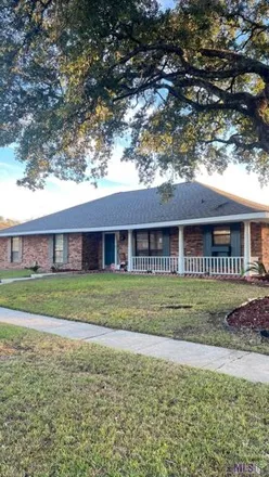 Buy this 3 bed house on 5919 Parkforest Drive in Parkview Oaks South, Baton Rouge