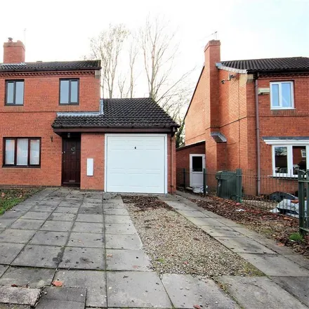 Rent this 3 bed duplex on Swallowfields in Middlesbrough, TS8 0UH