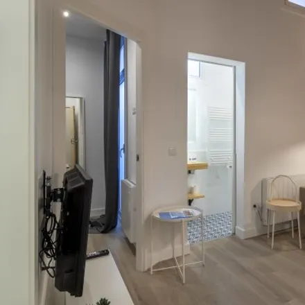 Rent this 3 bed apartment on Farmacia Andrea López in Carrer del Rosselló, 33