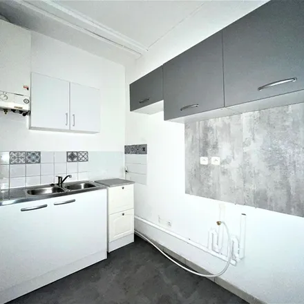 Rent this 3 bed apartment on 8 Place de la République in 76320 Caudebec-lès-Elbeuf, France