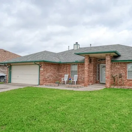 Buy this 3 bed house on 998 North Morgan Drive in Moore, OK 73160