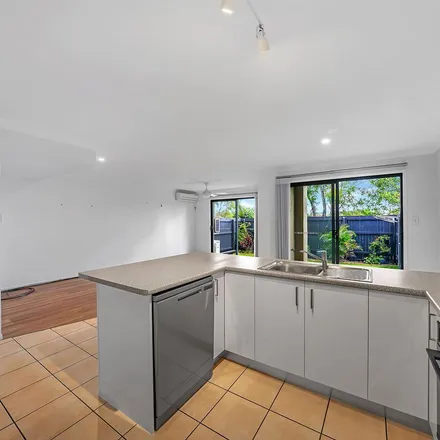 Image 4 - Santa Isobel Boulevard, Pacific Pines QLD 4212, Australia - Apartment for rent