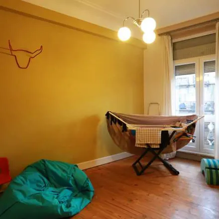 Rent this 3 bed apartment on École Peter Pan in Rue de la Rhétorique - Retoricastraat 13, 1060 Saint-Gilles - Sint-Gillis