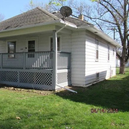 Buy this 2 bed house on 1420 West Station Street in Kankakee, IL 60901