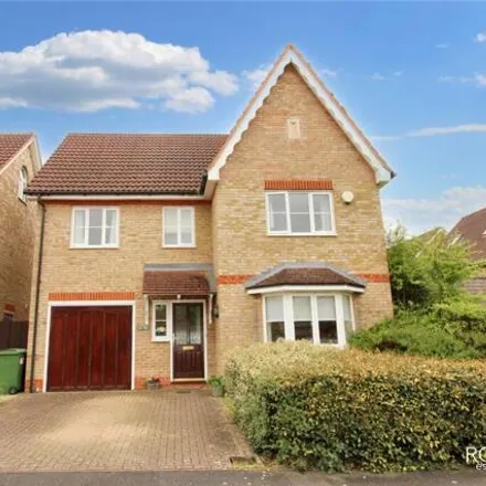 Buy this 6 bed house on Ascott Way in Newbury, RG14 2FH