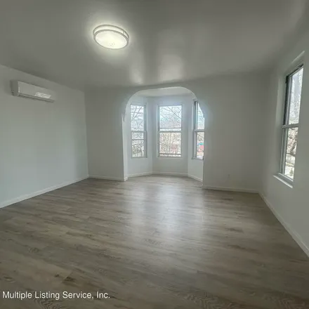 Rent this 3 bed apartment on 120 Townsend Avenue in New York, NY 10304