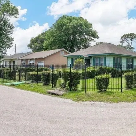 Buy this 3 bed house on 1919 2nd Avenue in Port Arthur, TX 77642