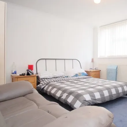 Rent this 3 bed room on Candahar Road in London, SW11 2QA