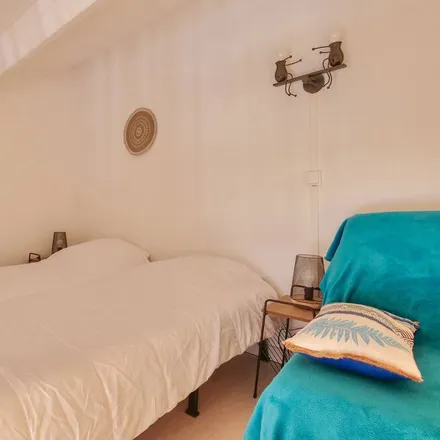 Rent this 1 bed house on Saint-Vincent-sur-Jard - Bibliothèque in Route de Jard-sur-Mer, 85520 Saint-Vincent-sur-Jard