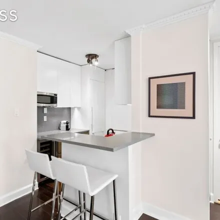 Image 2 - Madison Green Residential Plaza, Broadway, New York, NY 10010, USA - Condo for sale