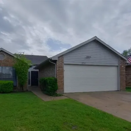 Rent this 3 bed house on 2217 Gladstone Drive in Arlington, TX 76018