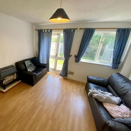 Image 3 - 10 Peregrine Close, Nottingham, NG7 2DY, United Kingdom - Room for rent