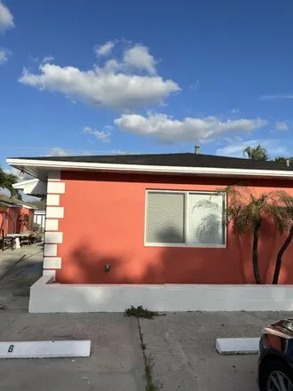 Rent this 1 bed house on Mother Earth in 2nd Avenue North, Lake Worth Beach