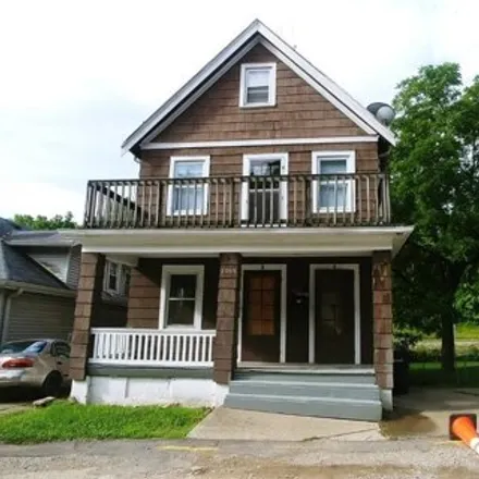 Buy this studio house on 2037 Queen City Avenue in Cincinnati, OH 45214