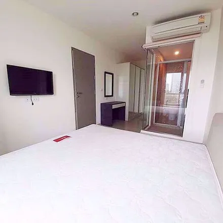 Rent this 2 bed apartment on Life Ratchadapisek in Ratchadaphisek Road, Din Daeng District