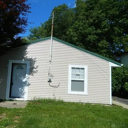 Buy this 2 bed house on 1034 Hillcrest Avenue in Springfield, OH 45504