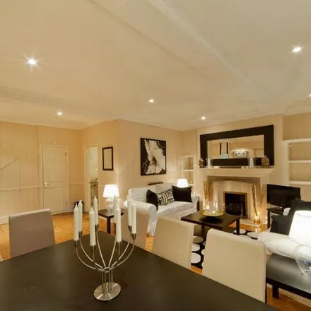 Rent this 3 bed apartment on University College School in Frognal, London