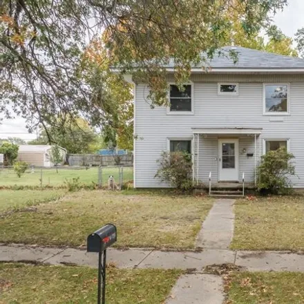 Buy this 3 bed house on 729 Lee Street in Coffeyville, KS 67337