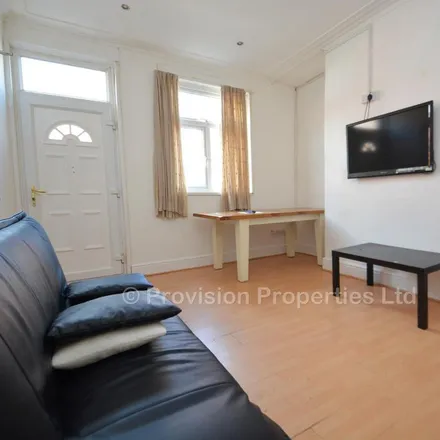 Rent this 6 bed townhouse on Back Welton Mount in Leeds, LS6 1ET