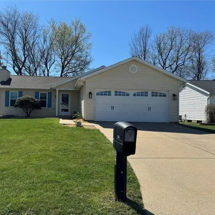 Buy this 2 bed house on 286 Briarwood Drive in Waterloo, IL 62298