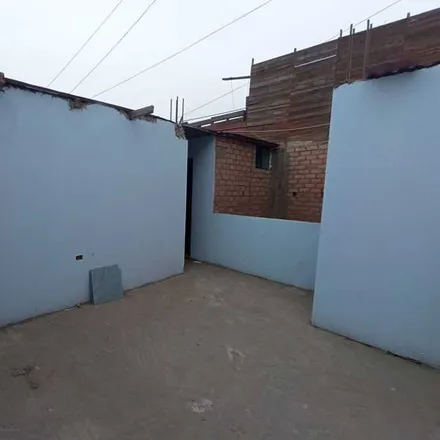 Buy this 6 bed house on Avenida Los Dominicos in San Martín de Porres, Lima Metropolitan Area 15108