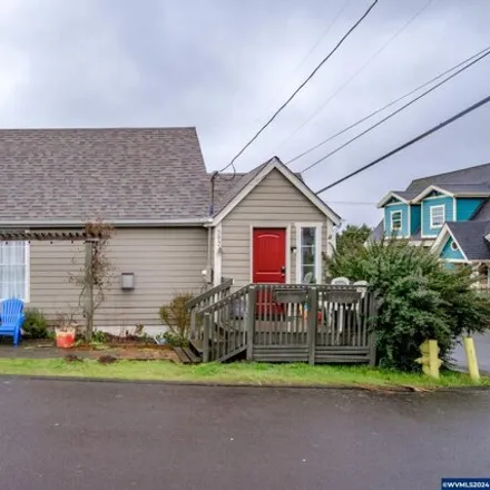 Buy this 2 bed house on U.S. Bank in Southwest Fleet Avenue, Lincoln City