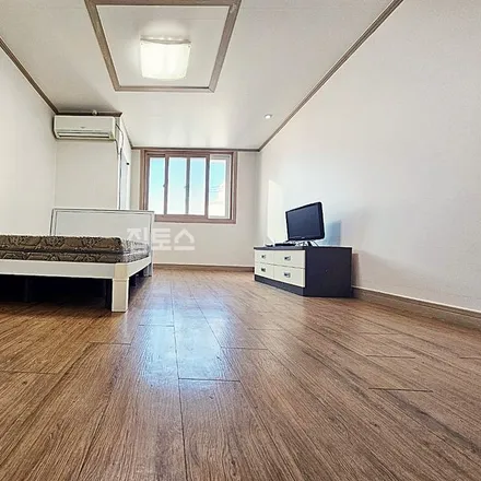 Rent this studio apartment on 부산광역시 수영구 광안동 115-14