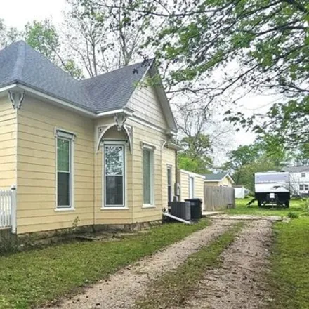 Buy this 3 bed house on 579 East Center Street in Mount Vernon, MO 65712