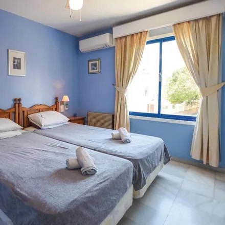 Rent this 1 bed house on Roquetas de Mar in Calle de Roquetas de Mar, 28033 Madrid