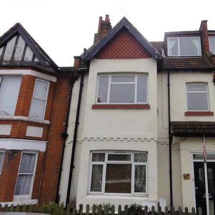 Rent this 2 bed apartment on St Helen's Road in Southend-on-Sea, SS0 7LA