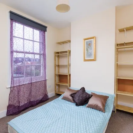 Rent this 3 bed apartment on Hartfield Crescent in London, SW19 3RZ