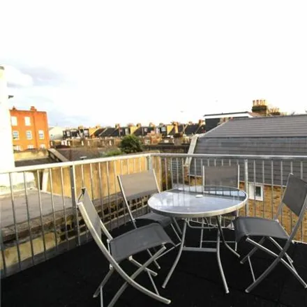 Image 9 - 23 Gayford Road, London, W12 9BY, United Kingdom - Townhouse for rent