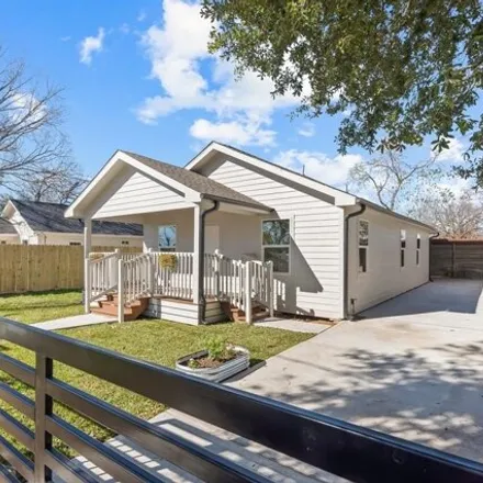 Buy this 3 bed house on 4247 New Orleans Street in Houston, TX 77020