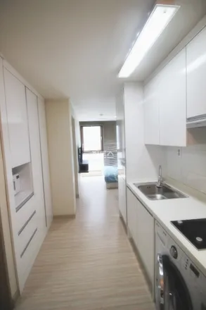 Rent this studio apartment on 서울특별시 강남구 역삼동 689-27