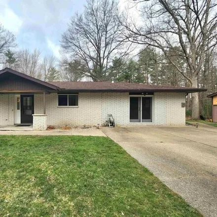 Rent this 3 bed house on 104 East Price Road in Sanford, Lincoln Township