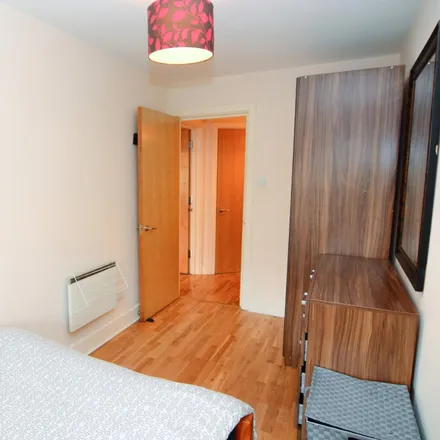 Rent this 3 bed room on Dominion House in St. Davids Square, London